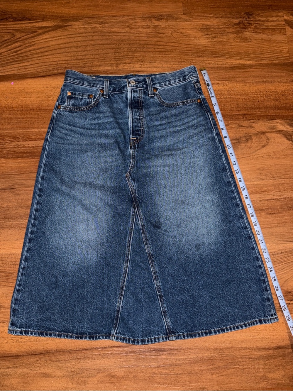 LEVI’S Denim A-Line Midi Skirt in Medium Blue SZ 28
